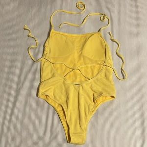 Abercrombie Deep Back Textured Yellow Swim Bathing Suit One Piece 💛